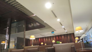 ターミナル３で最大のラウンジ