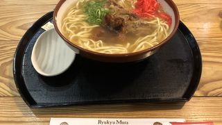 搭乗前に最後に沖縄料理を食べられます