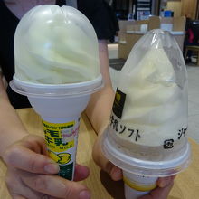 結局レモン牛乳ソフトクリームを買いました