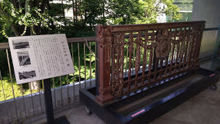 保存状態が良好な昔の四谷見附橋の一部が、新宿歴史博物館に大事に展示