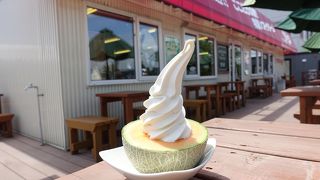 サンタのヒゲ、見ても食べてもおいしいメロンスイーツ