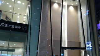 ビル内にはたくさんのコストパフォーマンスに優れたレストランがあって、超おすすめ