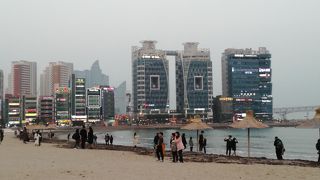 カジュアルな雰囲気のビーチ