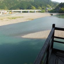 臥龍山荘の不老庵から、潜水橋も。