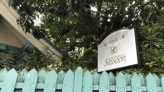 ガーデンウエディングのセッティングがされていました