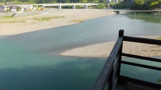 大洲の町を流れる。河口は広いです。