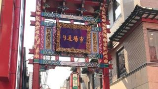 小振りな門が２つ