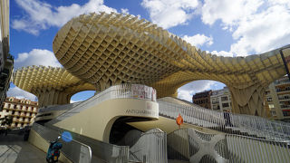 確かに巨大だけど木造建築というのはどうか？