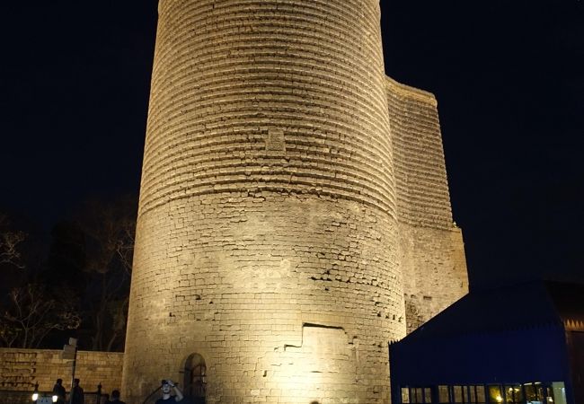 城壁都市バクー、シルヴァンシャー宮殿、及び乙女の塔 Walled City of Baku with the Shirvanshah's Palace and Maiden Tower
