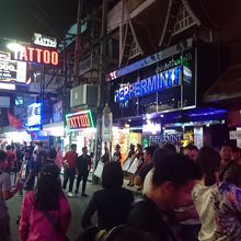 人通りが絶えない