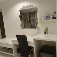 バゲージ置きやデスクもある