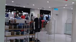 小さめのショッピングビル