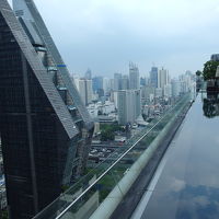 プール　小規模でチェアが少ない