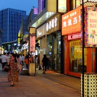 ホテル裏手には、新北金街という飲食街もあってとても便利。