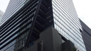 洗練されたオフィスビル