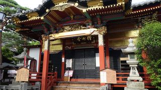 煌びやかな外観です