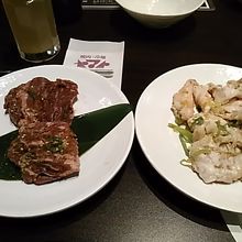 肉まつりのサガリ(写真左)です