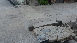 気付かないで通りすぎる人も多いと思います