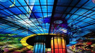 世界で２番目に美しい駅の綺麗なステンドグラス