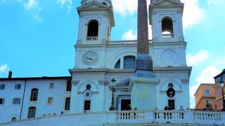 洒落たフェンス付の広場