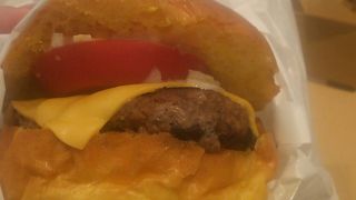 お肉屋さんのハンバーガー