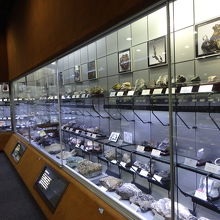 第4展示室は岩石・鉱物・化石