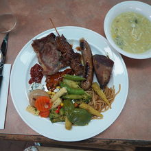 ワニやダチョウなどの肉…