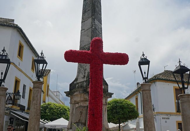 5月の十字架のお祭り「クルス・デ・マヨ」の時期に行くのがお薦め。