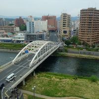 いただいたお部屋からは、北上川と開運橋がよく見えました。