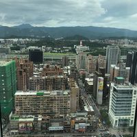 窓からの風景は微妙ですが……