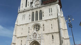 大きくて目立つ