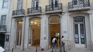 サンジョルジェ城方面へのエレベーター