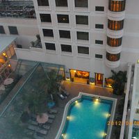 中庭でプールも楽しめます。