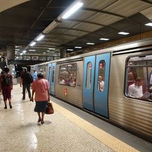 レスタウラドーレス駅。
