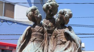 今日は博多どんたく開催、福博であい橋も多くの人が