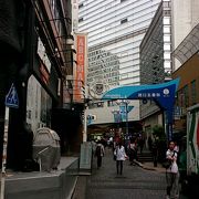 横浜駅西口の裏通り