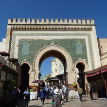 裏へ廻るとグリーン系の彩色