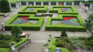 絵になる幾何学模様の美しい庭園です