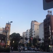 昔ながらの店が続く商店街