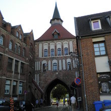 旧市街にある古い門