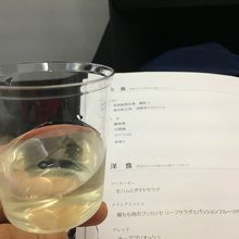 ウェルカムドリンクはプラカップで