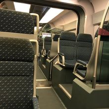 シートは2-2の向かい合わせ