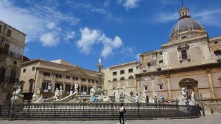 プレトーリア宮の手前の広場