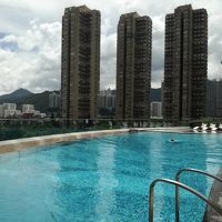 そんなに広くはないけれど、素敵なプールです。