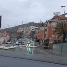 Santa Maria de la Alhambra通りを登