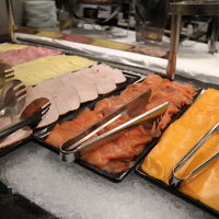 朝食のハムなどです。