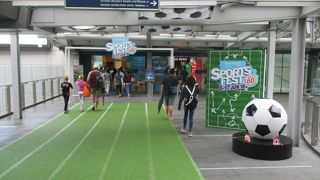 スポーツ用品のグッズを販売