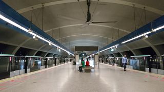 ゲイランの最寄り駅。