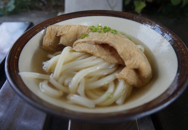 でっかいお揚げをトッピング。食べ応えあり。