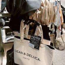 グランスタにある Dean Deluca By Chiba Chan ディーンアンドデルーカ グランスタのクチコミ フォートラベル